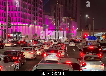 Impressions from Doha/Qatar on December 2nd, 2022. Traffic jam, full, overcrowded streets around withteraftert, withten in the aftert, hustle and bustle, traffic chaos. Soccer World Cup 2022 in Qatar from 20.11. - 18.12.2022 ? Stock Photo