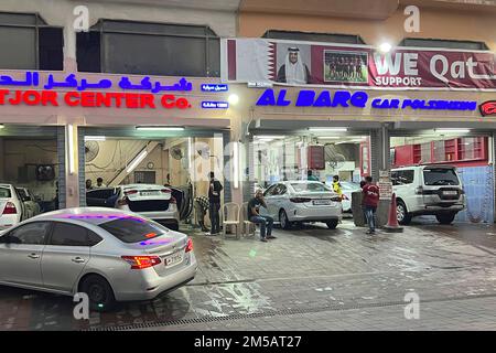 Impressions from Doha/Qatar on December 2nd, 2022. Wash center, car wash, car wash, migrant workers, workers, immigrants, guest workers. Carwash. Soccer World Cup 2022 in Qatar from 20.11. - 18.12.2022 ? Stock Photo