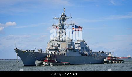 220217-N-OW182-1741 NAVAL STATION NORFOLK (February 17, 2022) The Arleigh Burke-class guided-missile destroyer USS Oscar Austin (DDG 79), returns to port after completion of a successful four-day sea trials Stock Photo