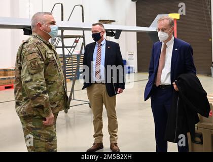 Syracuse University Chancellor Kent Syverud and Vice Chancellor for Strategic Initiatives and Innovation, Mike Haynie receive a tour from Senior Enlisted Leader, Chief Master Ian Tucker of the Field Training Detachment at Hancock Air National Guard base on Feb. 17, 2022. Stock Photo