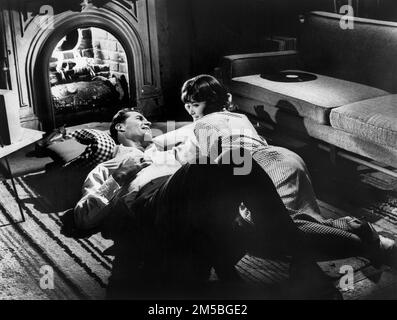 James, Garner, Suzanne Pleshette, on-set of the Film, 'Mister Buddwing', MGM, 1966 Stock Photo