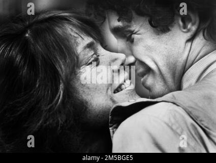 Sissy Spacek, John Shea, on-set of the Film, 'Missing', Universal Pictures, 1982 Stock Photo