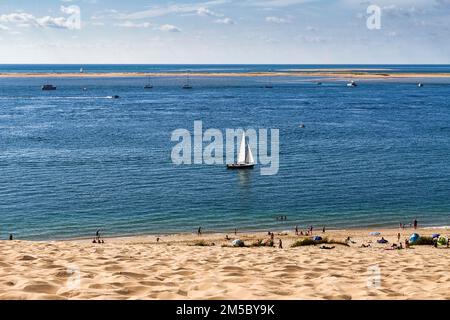 View from dune on boats and sandbank in the Atlantic Ocean, Dune du Pilat, Banc d'Arguin nature reserve, Arcachon basin, La Teste-de-Buch, Gironde Stock Photo