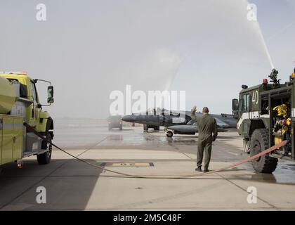 A U.S. Marine Corps AV-8B Harrier with Marine Attack Squadron (VMA) 214, 11th Marine Expeditionary Unit, returns from deployment during a homecoming event located at Marine Corps Air Station Yuma, Arizona, Feb. 27, 2022. VMA-214, the fixed squadron for the 11th MEU, returned from the unit’s Western Pacific 21.2 deployment in support of U.S. 3rd, 5th, and 7th Fleet area of operations as part of the Essex Amphibious Ready Group. Stock Photo