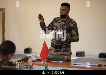 A Royal Moroccan Armed Forces (FAR) soldier teaches a class to fellow students in Morocco, Feb. 28, 2022. Marines, Sailors, and members of the Utah National Guard are participating in Humanitarian Mine Action, Explosive Ordnance Disposal (EOD) Morocco 2022 where U.S. EOD technicians are supervising level three EOD validation of Royal Moroccan Armed Forces soldiers to continue efforts to create an EOD capability inside the FAR. Stock Photo