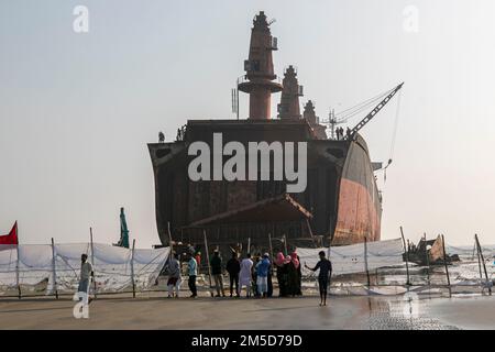 Ship Breaking Yard, Chattogram, Bngladesh, 20 Dec 2021  People watching the work of cutting old ships. Stock Photo