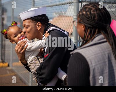 Retail Services Specialist 3rd Class Adaryus Patterson, assigned to amphibious assault ship USS Essex (LHD 2), greets his family following the ship’s return. Essex, a part of the Essex Amphibious Ready Group, returned to Naval Base San Diego, March 4, after a deployment to U.S. 3rd, 5th, and 7th Fleet areas of operation in support of regional stability and a free and open Indo-Pacific. Stock Photo