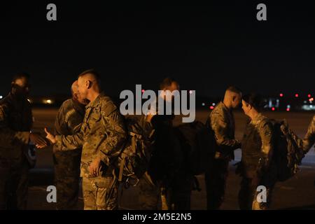 Soldiers with 414th Signal Company, Division Special Troops Battalion ...