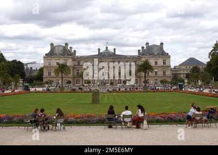 France, Paris, 6th arrondissement, Palais du Luxembourg in the Jardin du Luxembourg -  Luxembourg Palace in the Luxembourg garden   Photo © Fabio Mazz