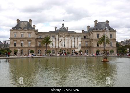 France, Paris, 6th arrondissement, Palais du Luxembourg in the Jardin du Luxembourg -  Luxembourg Palace in the Luxembourg garden -  View on the main