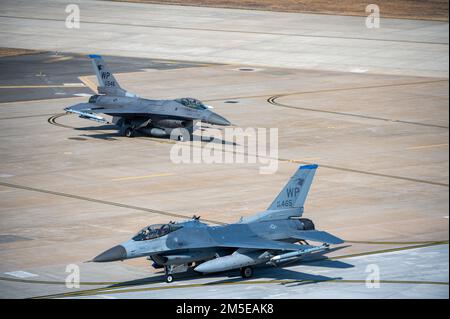 Two F-16 Fighting Falcons assigned to the 35th Fighter Squadron taxi before take-off at Kunsan Air Base, Republic of Korea, Mar. 8, 2022. The 35th FS stands ready to conduct counter-air, air interdiction, close air support and forward air controller missions at a moment’s notice. Stock Photo