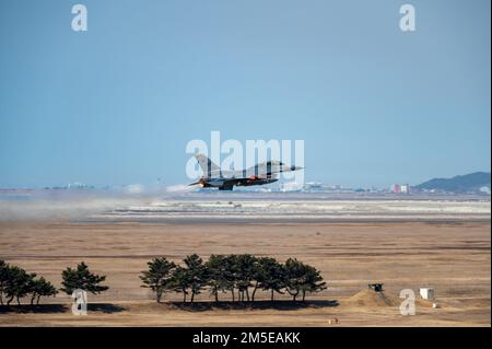 An F-16 Fighting Falcon assigned to the 80th Fighter Squadron takes off from the runway at Kunsan Air Base, Republic of Korea, Mar. 8, 2022. The 80th FS stands ready to conduct counter-air, air interdiction, close air support and forward air controller missions at a moment’s notice. Stock Photo