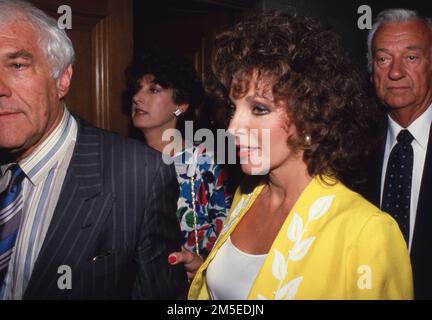 Joan Collins  in court against former husband Peter Holm. Holm was limited 20% of Collins' assets based on their initial premarital pact. July 24, 1987 Credit: Ralph Dominguez/MediaPunch Stock Photo