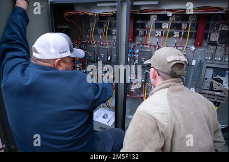 Terry Harris, 2nd Civil Engineering Squadron air conditioner equipment mechanic, and Airman 1st Class Kevin Gilbert, 2nd CES heating, ventilation and air conditioning apprentice, inspect the electronic components of a new chiller installed at Air Force Global Strike Command Headquarters, March 9, 2022. Heating and cooling infrastructure require regular inspections to detect maintenance needs. Stock Photo