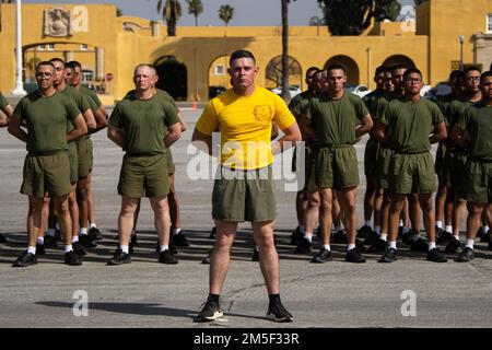U.S. Marines with Echo Company, 2nd Recruit Training Battalion, stand in formation after a motivational run at Marine Corps Recruit Depot San Diego, March 10, 2022. Following the motivational run, the new Marines received on-base liberty to spend time with their families for the first time since they began their 13 weeks of training. Stock Photo