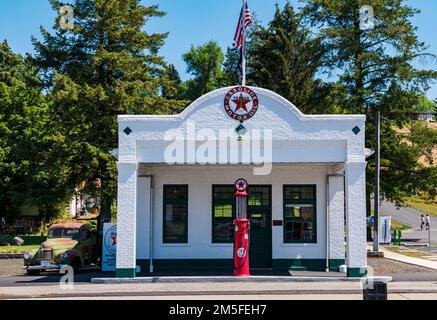 Historic retro Texaco gas & motor oil station; Visitor's Center; Palouse region; Rosalia; Washington; USA Stock Photo