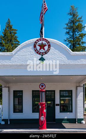 Historic retro Texaco gas & motor oil station; Visitor's Center; Palouse region; Rosalia; Washington; USA Stock Photo