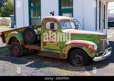 Antique International Harvester KB-2 pick-up truck; historic retro Texaco gas & motor oil station; Visitor's Center; Palouse region; Rosalia; Washingt Stock Photo