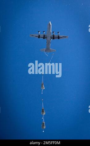 Members of the United States Army Alaska along with members of the 3rd Battalion, Royal 22e Régiment Canadian Army parachute to the ground after jumping out of C-130 and C-17 aircrafts over the training area of Fort Greely in Alaska, U.S. during Exercise Joint Pacific Multinational Readiness Center 22-02 on March 11, 2022.  Credit Master Sailor Dan Bard Canadian Forces Combat Camera Stock Photo