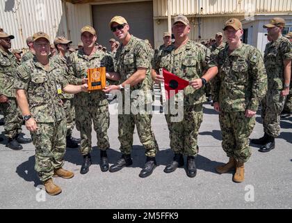 POLARIS POINT, Guam (March 11, 2022) The crew of Las Angeles class fast-attack submarine USS Jefferson City (SSN 759), assigned to Submarine Squadron 15, poses for a photo while being awarded the 2021 Battle Efficiency Award, March 11. Jefferson City performs a full spectrum of opertations, including anti-submarine and anti-surface warfare in the Indo-Pacific region. Stock Photo