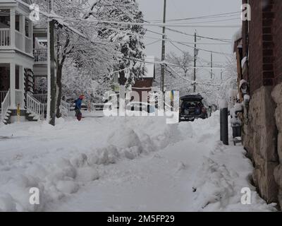 Ottawa, ON, Canada - December 17, 2022: Canadian snow scene the week before Christmas. Grey skies and a ton of fresh snow make roads near impassable. Stock Photo