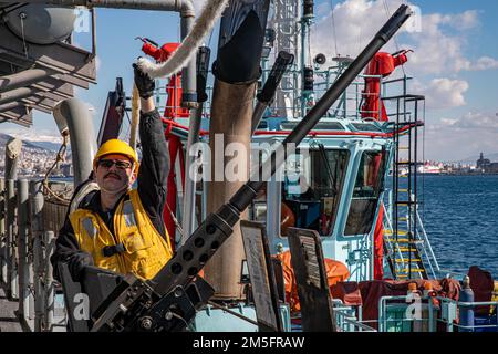 220314-N-AO868-1031 PIRAEUS, Greece (March. 14, 2022) Boatswains mate 3rd Class Timmothy Brown handles a mooring line as the Ticonderoga-class guided-missile cruiser USS San Jacinto (CG 56), pulls into Piraeus, Greece, for a scheduled port visit, March. 14, 2022. San Jacinto is deployed with the Harry S. Truman Carrier Strike Group on a scheduled deployment in the U.S. Sixth Fleet area of operations in support of U.S. national interests, security, and stability in Europe and Africa. Stock Photo