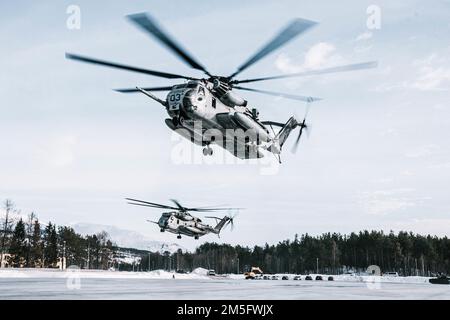 U.S. Marine Corps CH-53E Super Stallions with Marine Heavy Helicopter Squadron 366 (HMH-366), 2nd Marine Aircraft Wing, depart a landing zone during Exercise Cold Response 22 in Setermoen, Norway, March 15, 2022. Exercise Cold Response 22 is a biennial Norwegian national readiness and defense exercise that takes place across Norway, with participation from each of its military services, including 26 North Atlantic Treaty Organization (NATO) allied nations and regional partners. Stock Photo