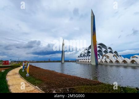 Bandung, Indonesia. 26th Dec, 2022. View of Al Jabbar Mosque in Bandung. Masjid Raya Al-Jabbar can accommodate 50,000 worshippers and will be inaugurated by West Java Governor Ridwan Kamil on Friday, December 30, 2022. Credit: SOPA Images Limited/Alamy Live News Stock Photo