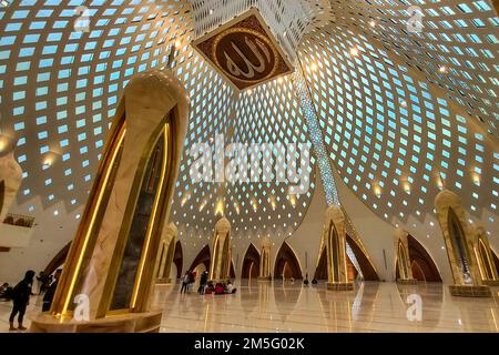 Bandung, Indonesia. 26th Dec, 2022. Interior view of Al Jabbar Mosque in Bandung. Masjid Raya Al-Jabbar can accommodate 50,000 worshippers and will be inaugurated by West Java Governor Ridwan Kamil on Friday, December 30, 2022. (Photo by Algi Febri Sugita /SOPA Images/Sipa USA) Credit: Sipa USA/Alamy Live News Stock Photo