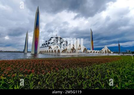 Bandung, Indonesia. 26th Dec, 2022. View of Al Jabbar Mosque in Bandung. Masjid Raya Al-Jabbar can accommodate 50,000 worshippers and will be inaugurated by West Java Governor Ridwan Kamil on Friday, December 30, 2022. (Credit Image: © Algi Febri Sugita/SOPA Images via ZUMA Press Wire) Stock Photo