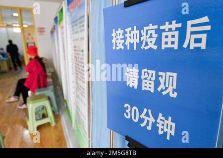 WEIFANG, CHINA - DECEMBER 29, 2022 - People wait at the observation area after receiving the COVID-19 vaccine at a centralized vaccination site in Wei Stock Photo