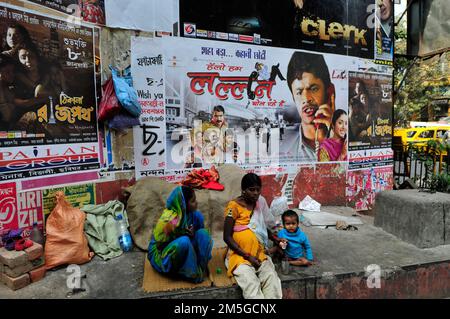 A homeless family living on the street in central Kolkata, India. Stock Photo