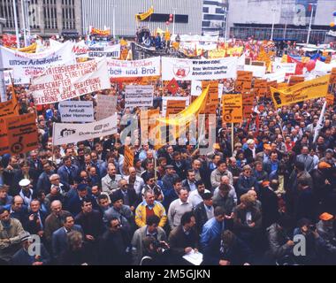 Siegen on 10 October 1985, Luwigsahafen on 14 December 1985, Dortmund on 11 December 1985 and 19 December 1985, The intention to amend section 116 on Stock Photo