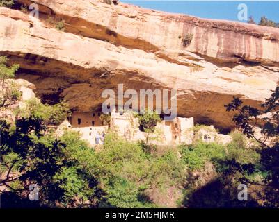 One of the largest cliff dwellings in Mesa Verde National Park Stock ...