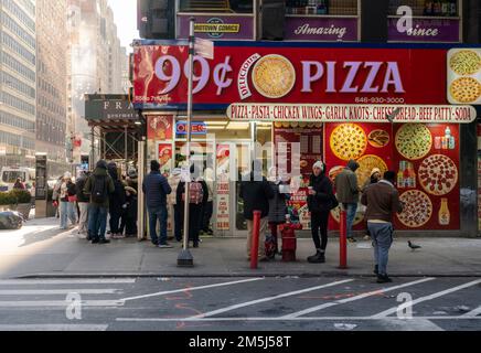 https://l450v.alamy.com/450v/2m5j58t/hungry-tourists-eat-at-a-99-cent-pizzeria-in-midtown-manhattan-in-new-york-on-christmas-day-sunday-december-25-2022-richard-b-levine-2m5j58t.jpg