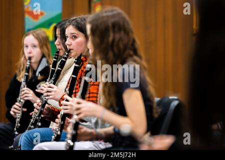 International students at Ankara Elementary/High School practice with the Winds Aloft U.S. Air Forces in Europe Woodwind Quintet in Ankara, Turkey, March 18, 2022. Winds Aloft members conducted musical master classes and performances for over 100 Ankara Elementary/High School students, representing more than 30 countries. As a tenant of the 717th Air Base Squadron and Department of Defense Education Activity school, Ankara Elementary/High School supports DOD, U.S. Department of State and international diplomatic corps families. Winds Aloft traveled to several cities and military installations Stock Photo