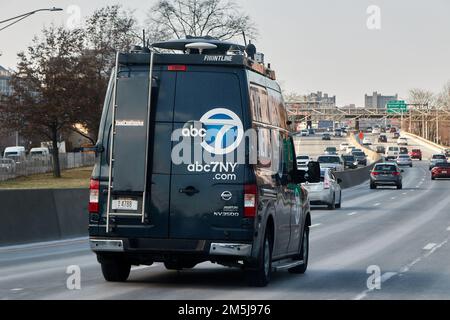 Brooklyn, NY, USA, 12.24.22: ABC Frontline news van on the highway Stock Photo