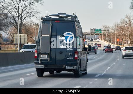 Brooklyn, NY, USA, 12.24.22: ABC Frontline news van on the highway Stock Photo