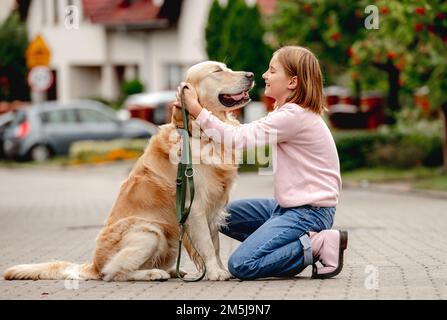 Preteen girl with golden retriever dog Stock Photo - Alamy