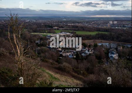 Thursday December 29th 2022: Edinburgh Scotland, UK. A view of Duddingston Village from Arthurs Seat. Also in the picture is Holy Rood High School Stock Photo