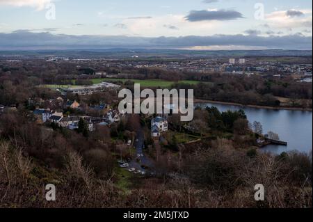 Thursday December 29th 2022: Edinburgh Scotland, UK. A view of Duddingston Village from Arthurs Seat. Also in the picture is Holy Rood High School Stock Photo