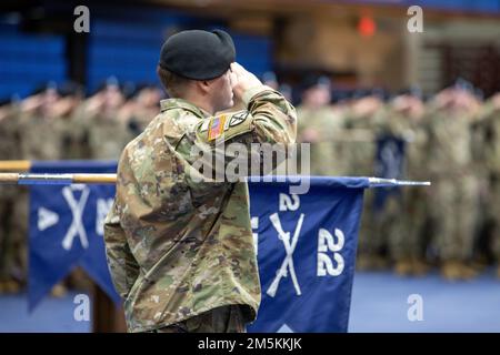 Lt. Col. Adam Armstrong relinquishes command of 2nd Battalion, 22nd Infantry Regiment, 1st Brigade Combat Team, 10th Mountain Division  to Lt. Col. Matthew VanPutte on Fort Drum N.Y., on March 22, 2022. Stock Photo