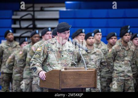 Lt. Col. Adam Armstrong relinquishes command of 2nd Battalion, 22nd Infantry Regiment, 1st Brigade Combat Team, 10th Mountain Division  to Lt. Col. Matthew VanPutte on Fort Drum N.Y., on March 22, 2022. Stock Photo