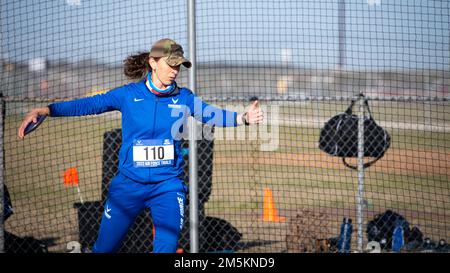 An Air Force athlete throws discus during the 2014 Warrior Games in ...