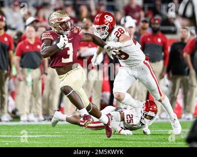 Oklahoma Linebacker Danny Stutsman (28) Carries After An Interceptions ...