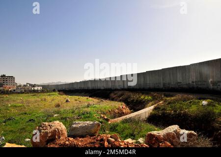 The Israeli West Bank barrier to the north of Jerusalem. Stock Photo