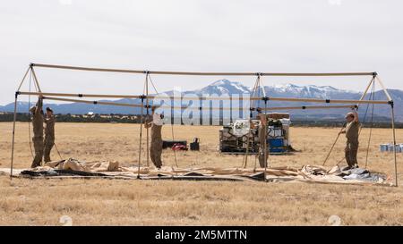 U.S. Airmen assigned to the 27th Special Operations Mission Support Group (SOMSG), Detachment 1, Mission Sustainment Team (MST) 2 build a Utilis TM-54 tent during exercise Full Mission Profile 22-3 at Sierra Blanca Regional Airport, New Mexico, March 30, 2022. The MST concept supports Agile Combat Employment strategy by providing livable conditions in contingency locations operated by multi-functional Airmen from various career fields in the 27 SOMSG. Stock Photo