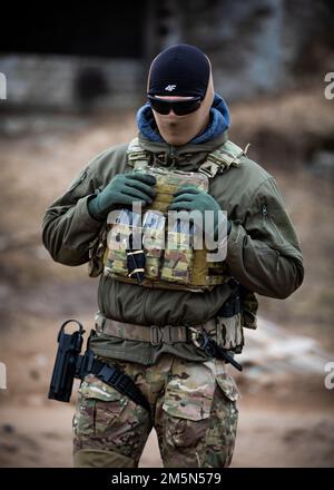 Opa va dugonasi ruscha ukasini sorishadi