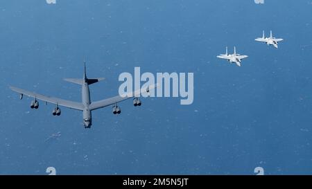 Qatar Emiri Air Force F-15QAs fly alongside a U.S. Air Force B-52H Stratofortress above the Arabian Gulf, March 29, 2022. The presence of the B-52H showcases U.S. Central Command's ability to deliver combat airpower at a moment's notice, as well as its commitment to partners and regional security. Stock Photo