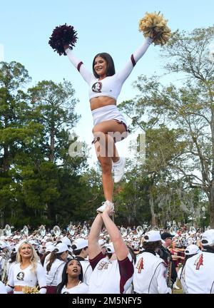 Winter Park, United States. 29th Dec, 2022. The Florida State University cheerleaders perform at a battle of the bands with the University of Oklahoma before the Cheez-It Bowl in Winter Park, Florida. Credit: SOPA Images Limited/Alamy Live News Stock Photo